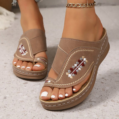 【36-43】👡Pantuflas con plataforma ortopédica y elegante bordado: ¡soporte y comodidad para pies felices!