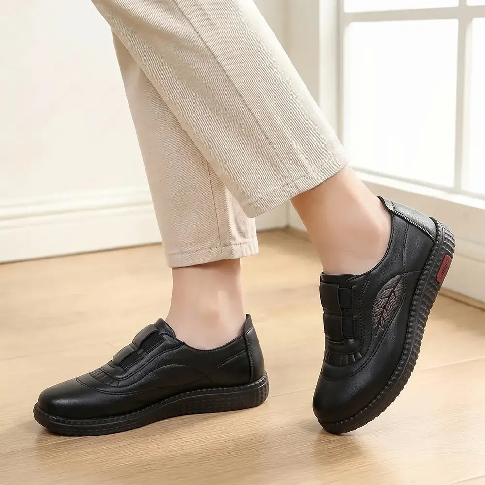 【35-41】Otoño/Invierno 2026 – Zapatos casuales de piel suave – empeine de piel suave, construcción ligera, suela gruesa de goma antideslizante; cómodos y estables.